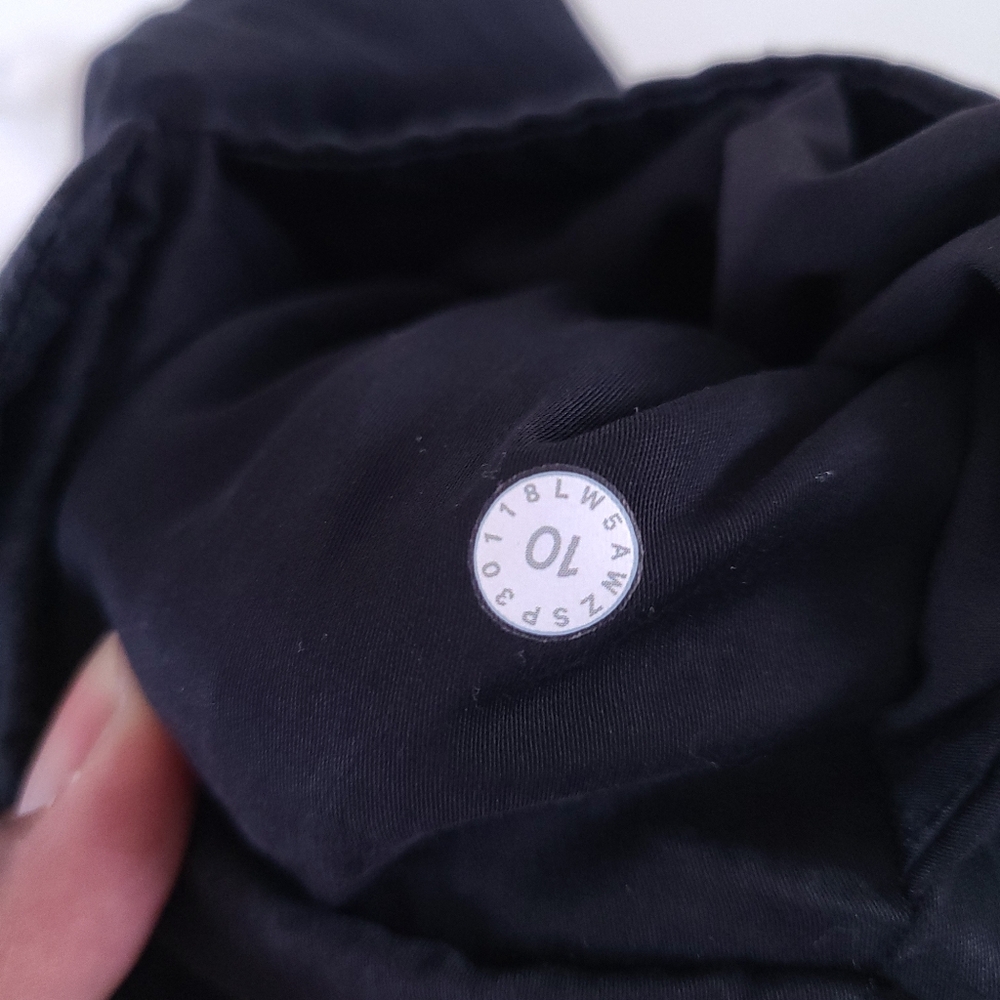 Lululemon Move Lightly Black Cargo Pants 25* Size 10 - Picture 5 of 9